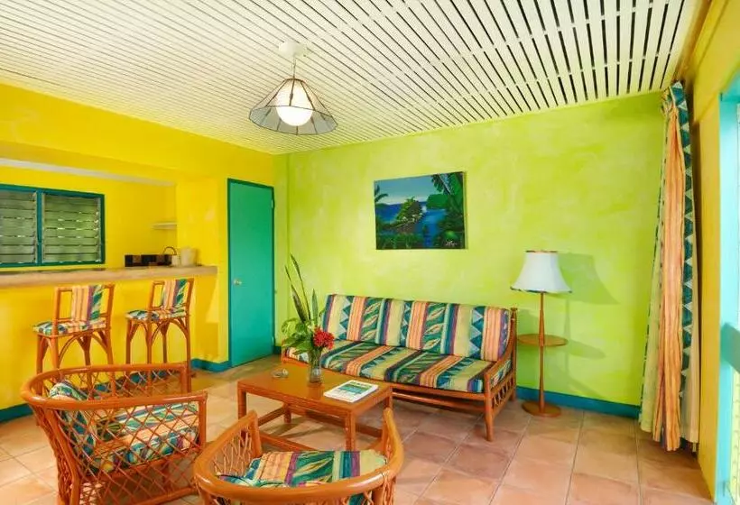 هتل Doctors Cave Beach