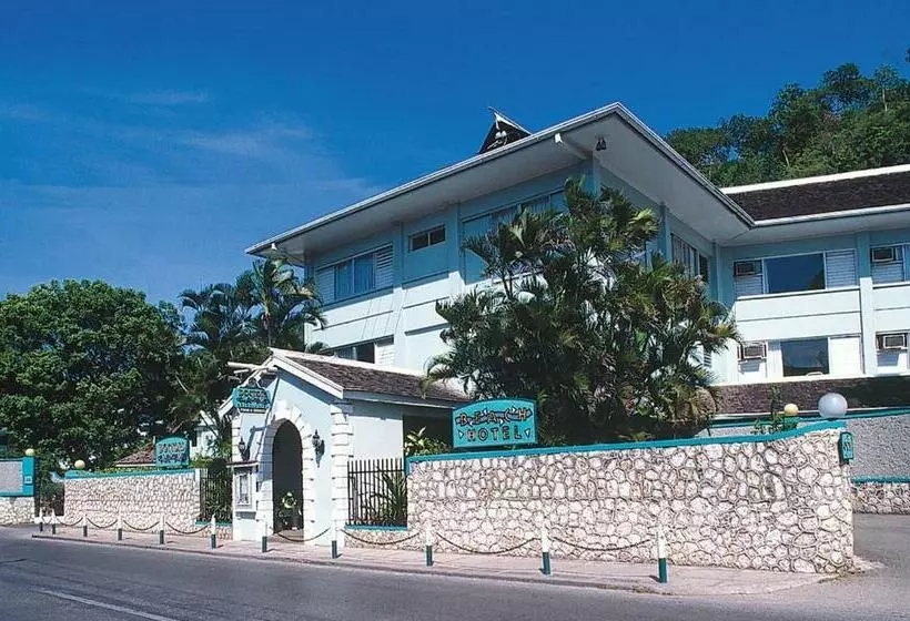 هتل Doctors Cave Beach