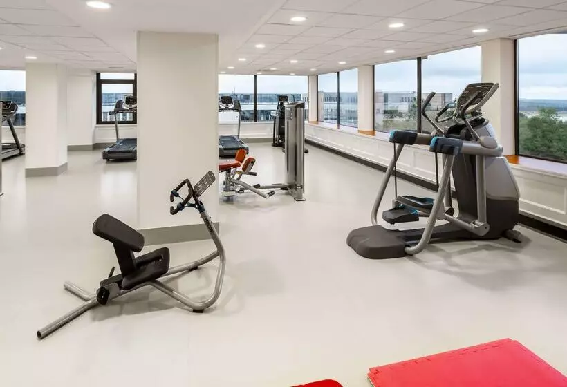 هتل NH Luxembourg Airport