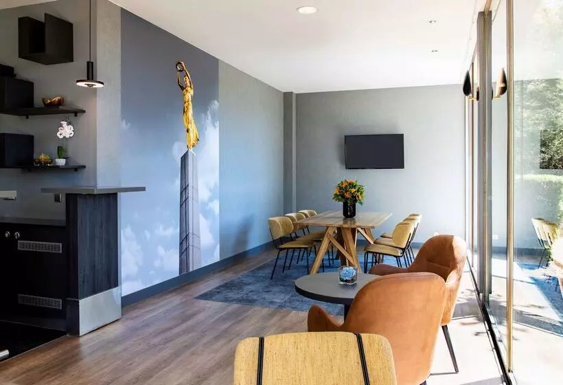 هتل NH Luxembourg Airport