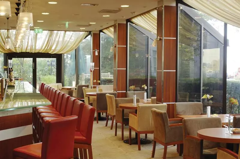 هتل NH Luxembourg Airport