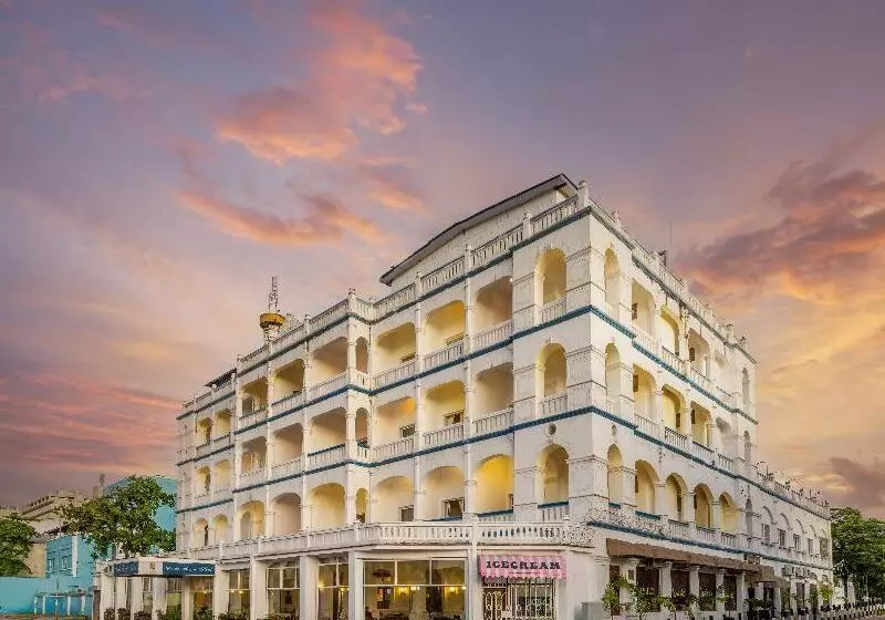 هتل Sentrim Castle Royal