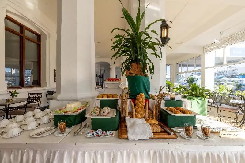 هتل Sentrim Castle Royal