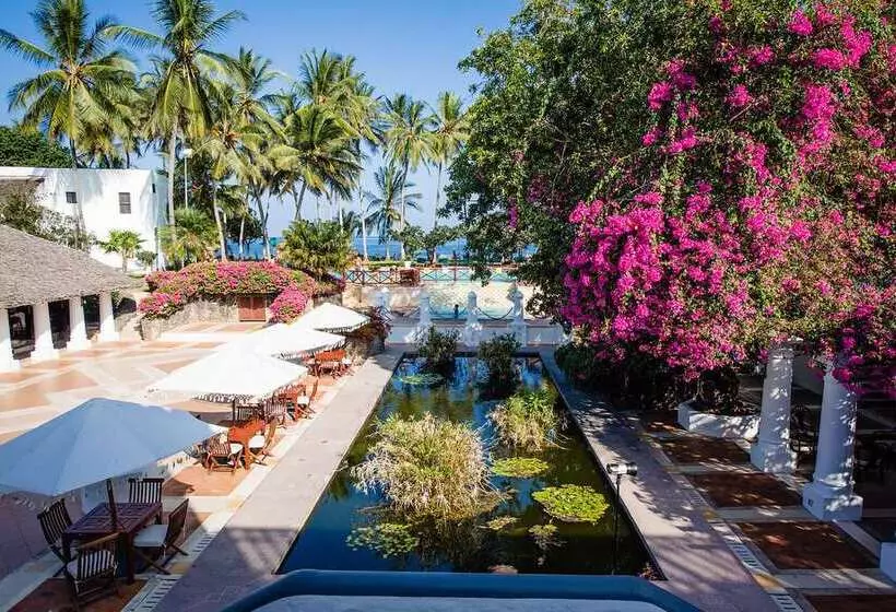 בית מלון כפרי Serena Beach Resort & Spa