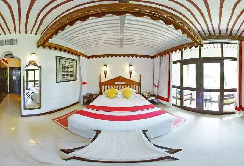 בית מלון כפרי Serena Beach Resort & Spa