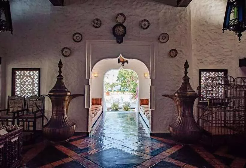 בית מלון כפרי Serena Beach Resort & Spa