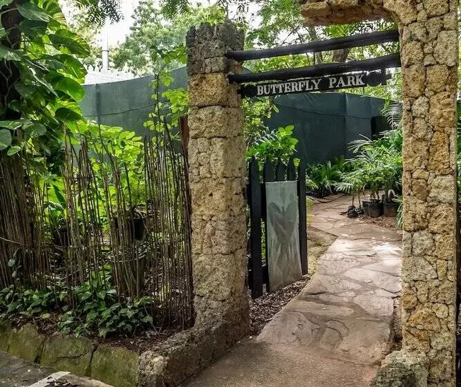 בית מלון כפרי Serena Beach Resort & Spa