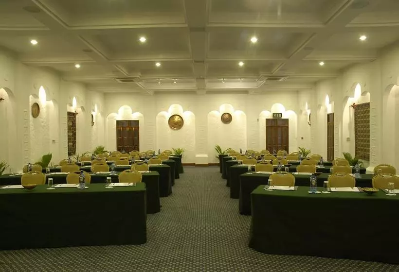 בית מלון כפרי Serena Beach Resort & Spa