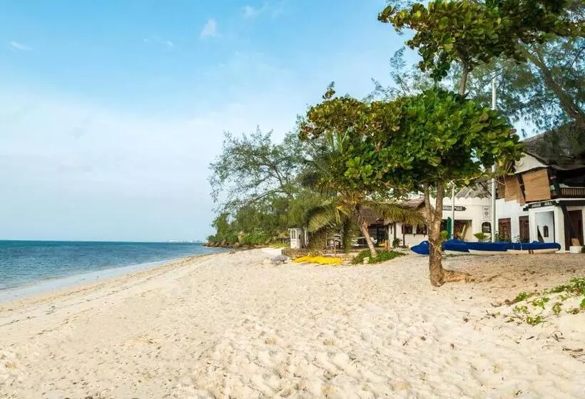 בית מלון כפרי Serena Beach Resort & Spa