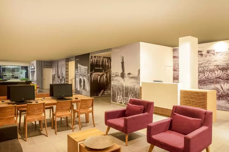 בית מלון כפרי Plaza Génova Centro