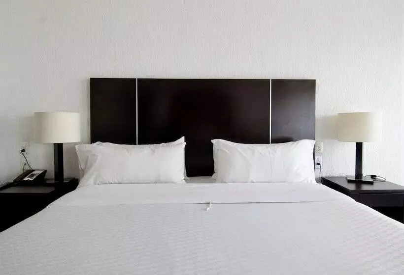 בית מלון כפרי Plaza Génova Centro