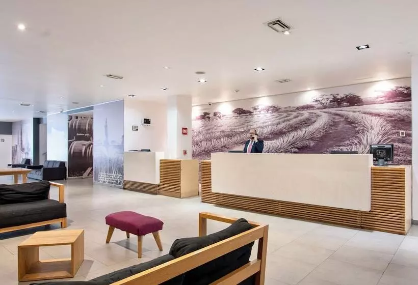 בית מלון כפרי Plaza Génova Centro