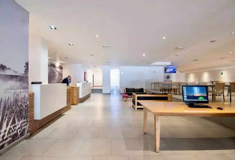 בית מלון כפרי Plaza Génova Centro