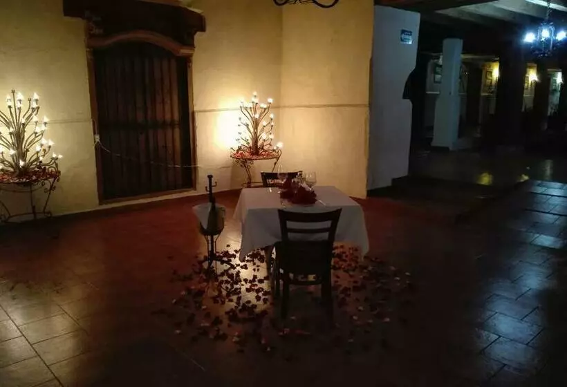 ホテル Santa Clara