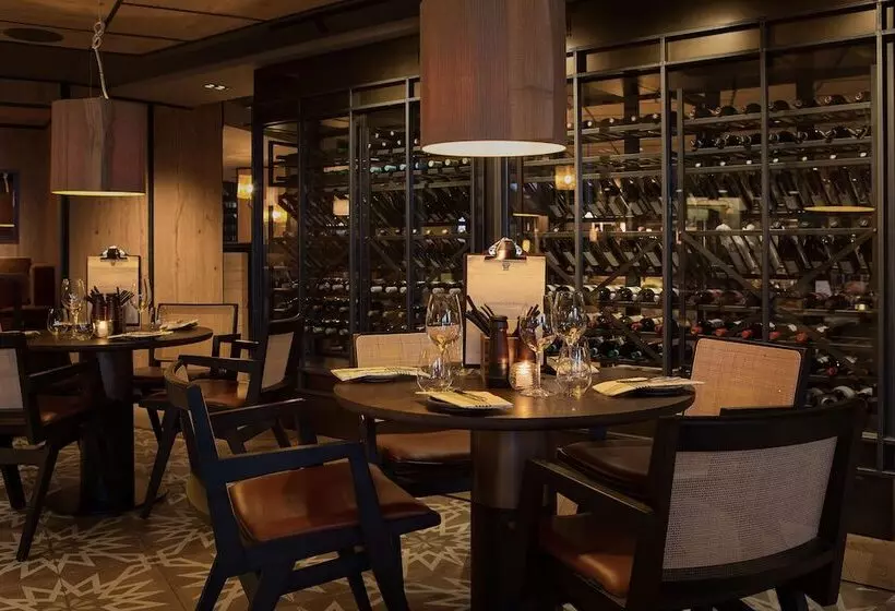 Отель Scandic Holmenkollen Park