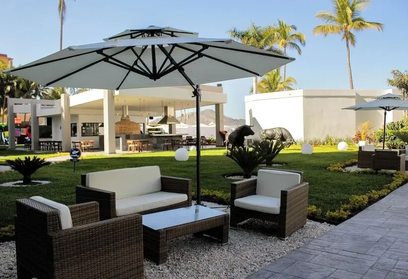 ホテル Sunvivia by Fiesta Americana Mazatlán