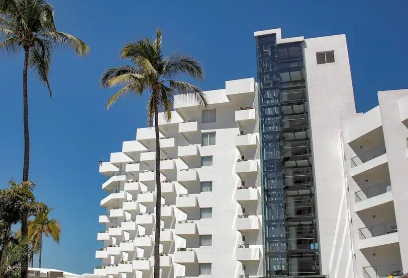 ホテル Sunvivia by Fiesta Americana Mazatlán