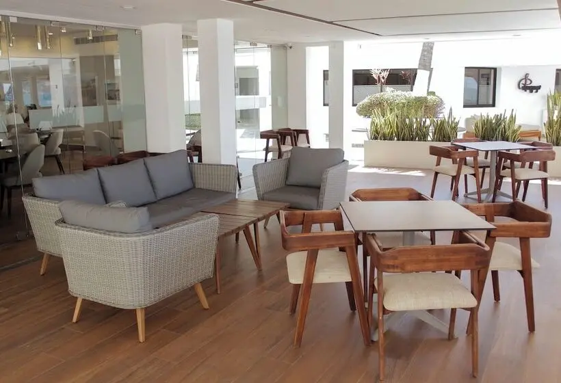 ホテル Sunvivia by Fiesta Americana Mazatlán