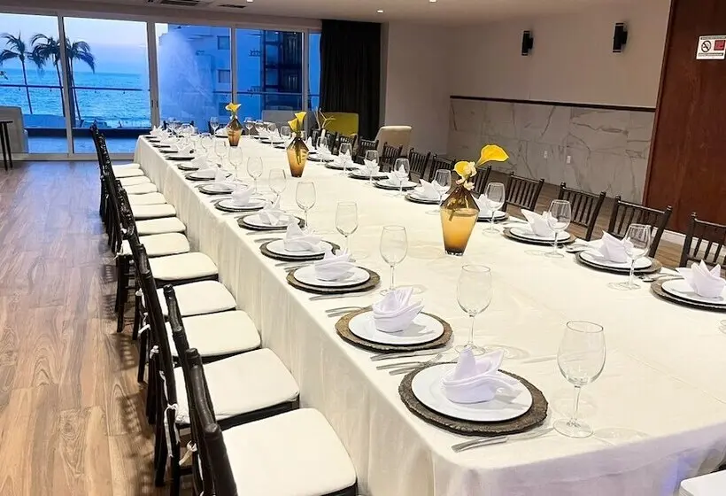 ホテル Sunvivia by Fiesta Americana Mazatlán