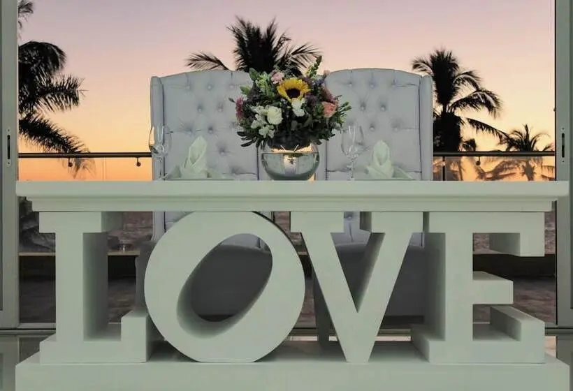 ホテル Sunvivia by Fiesta Americana Mazatlán