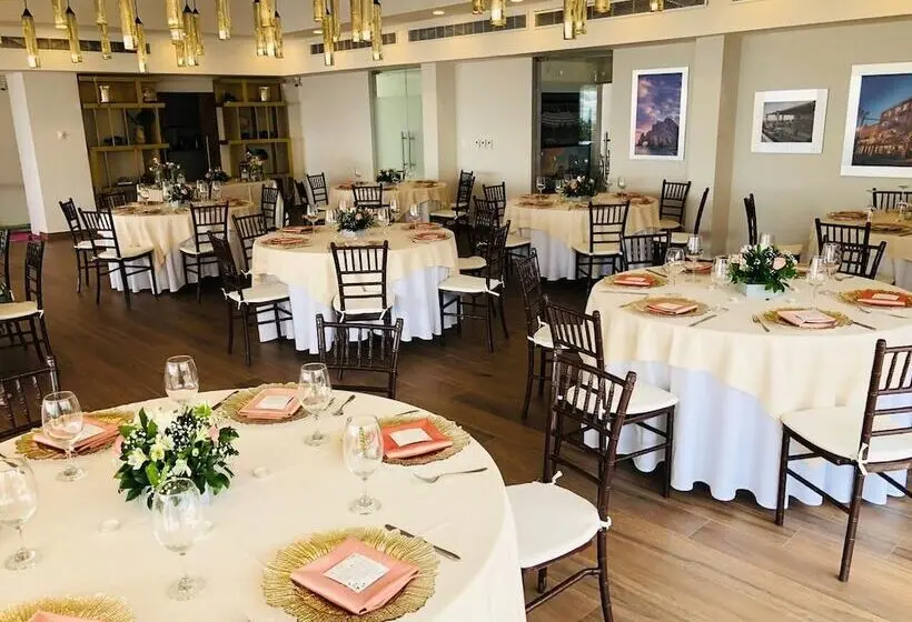 ホテル Sunvivia by Fiesta Americana Mazatlán