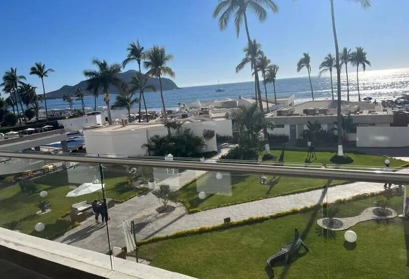 ホテル Sunvivia by Fiesta Americana Mazatlán