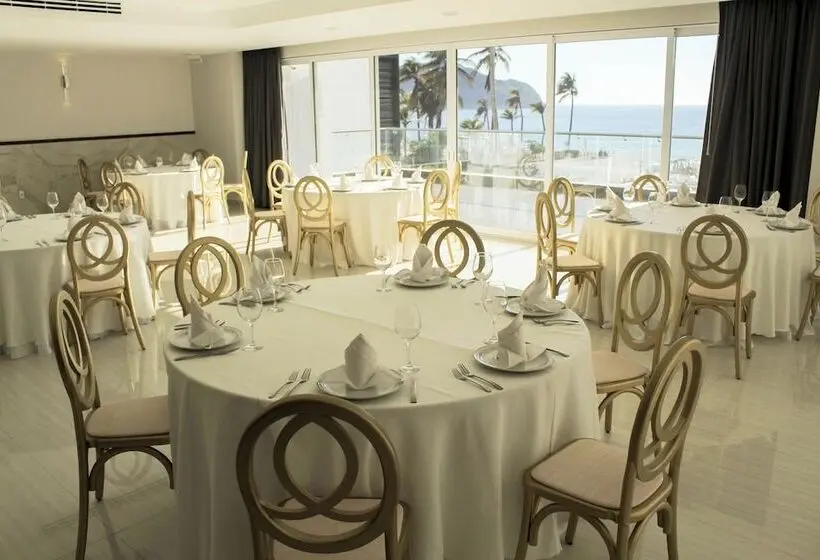 ホテル Sunvivia by Fiesta Americana Mazatlán