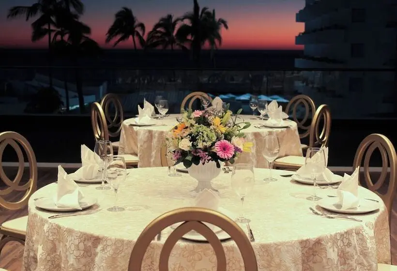 ホテル Sunvivia by Fiesta Americana Mazatlán