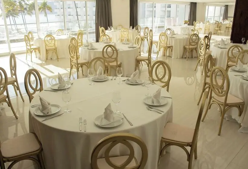 ホテル Sunvivia by Fiesta Americana Mazatlán