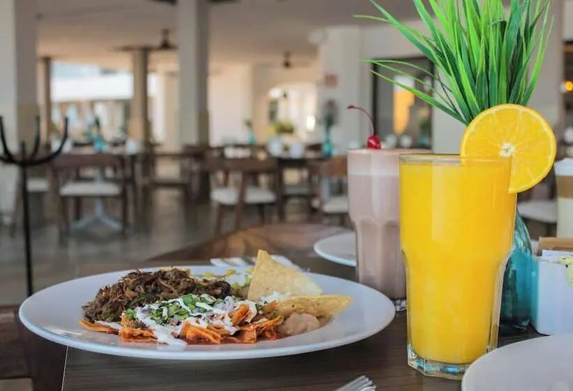 ホテル Sunvivia by Fiesta Americana Mazatlán