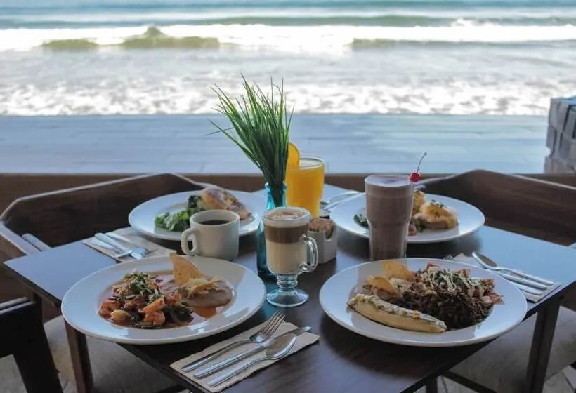 ホテル Sunvivia by Fiesta Americana Mazatlán