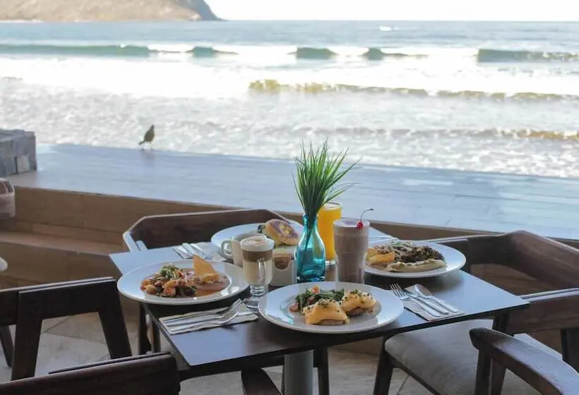 ホテル Sunvivia by Fiesta Americana Mazatlán