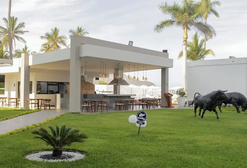 ホテル Sunvivia by Fiesta Americana Mazatlán