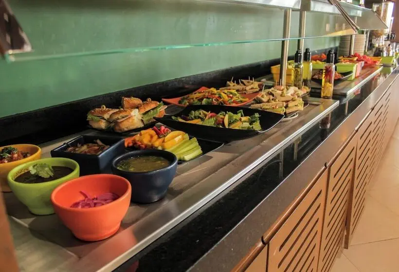 ホテル Sunvivia by Fiesta Americana Mazatlán