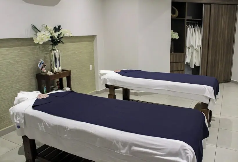 ホテル Sunvivia by Fiesta Americana Mazatlán