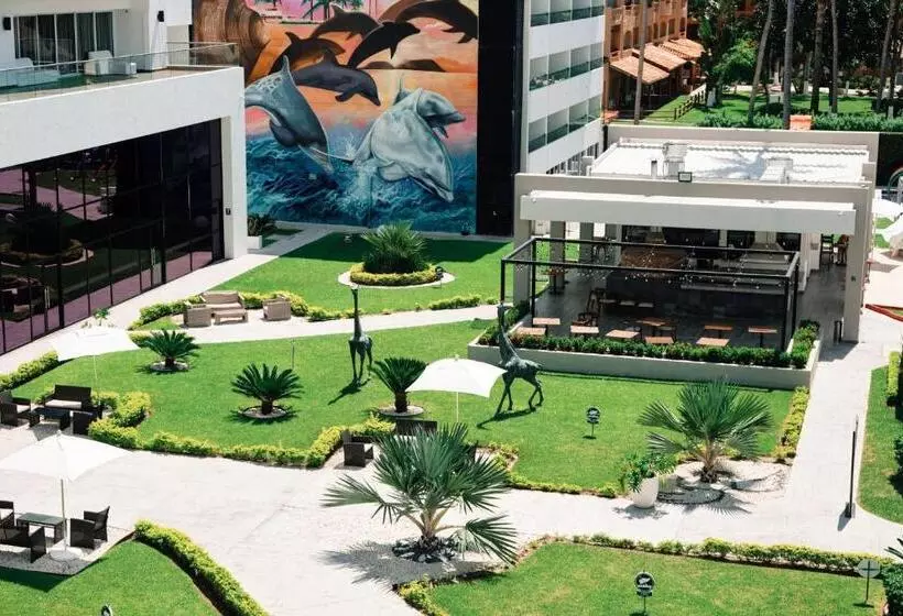 בית מלון כפרי The Inn At Mazatlan