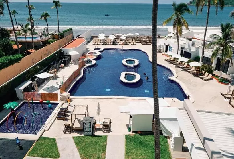 בית מלון כפרי The Inn At Mazatlan