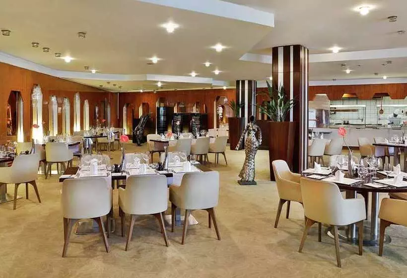 Отель Transcorp Hilton Abuja