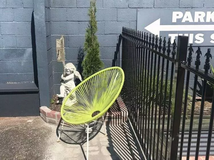 Ambassador Thermal Motel