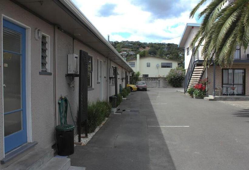 Balmoral Motel