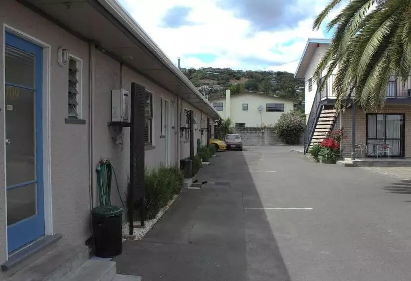 Balmoral Motel