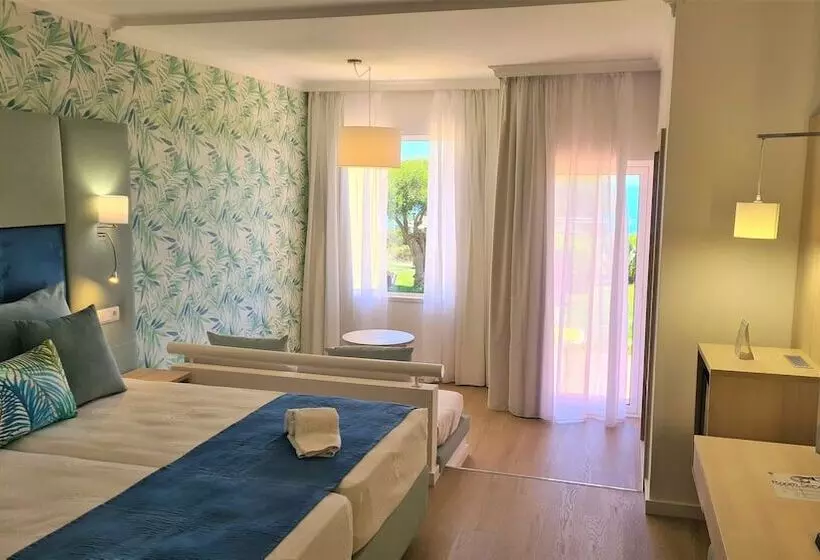 Отель Baia Cristal Beach & Spa Resort