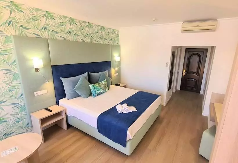 Отель Baia Cristal Beach & Spa Resort