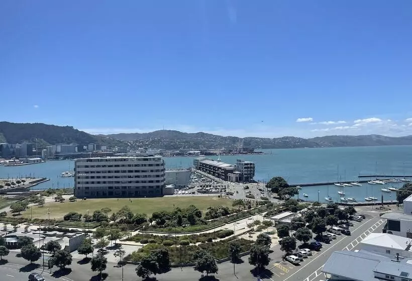 Отель Bay Plaza