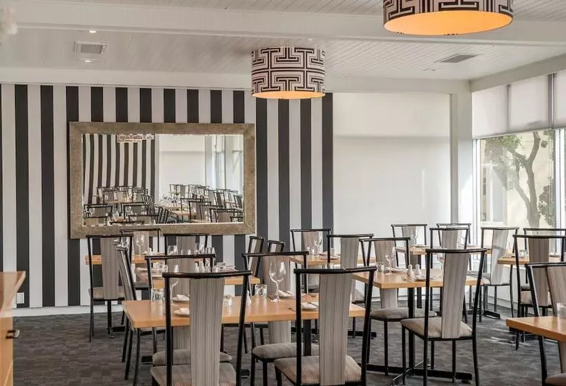 Отель Bay Plaza