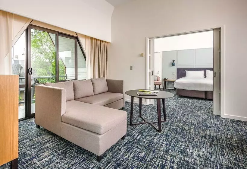 Hotel Chateau On The Park  Christchurch, A Doubletree By Hilton