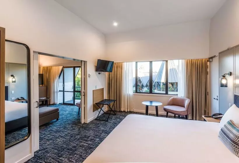 Hotel Chateau On The Park  Christchurch, A Doubletree By Hilton