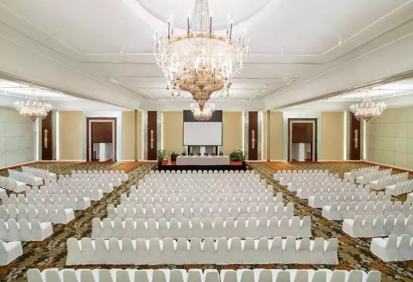 فندق Edsa Shangrila, Manila