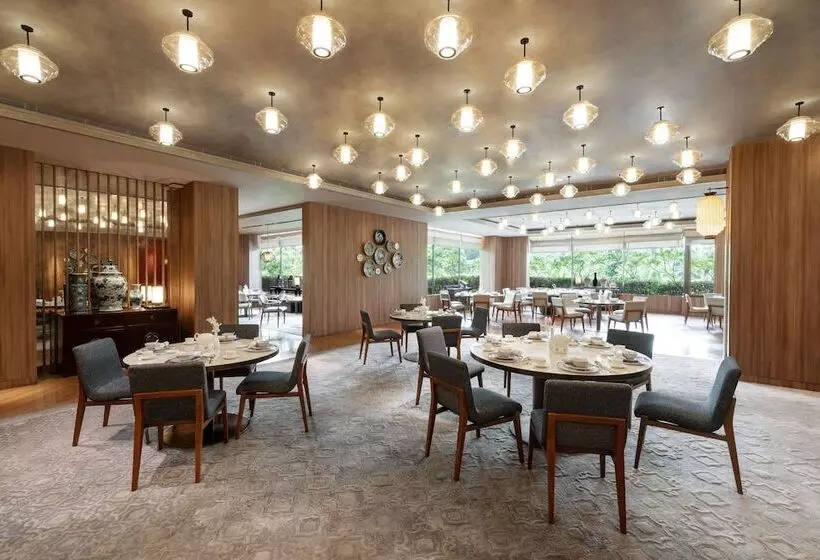 فندق Edsa Shangrila, Manila