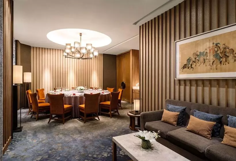 فندق Edsa Shangrila, Manila